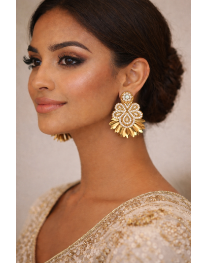 Pearl white and gold handmade earring 01