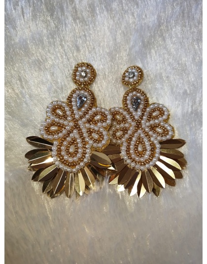 Pearl white and gold handmade earring 01