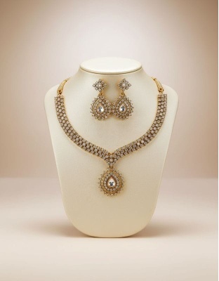 Trendy white stone necklace set