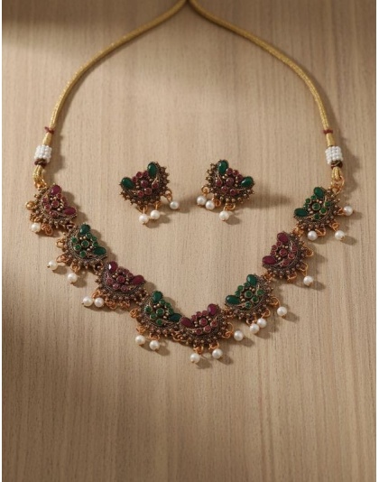 Stylish Designed Gold Polish studded necklace set